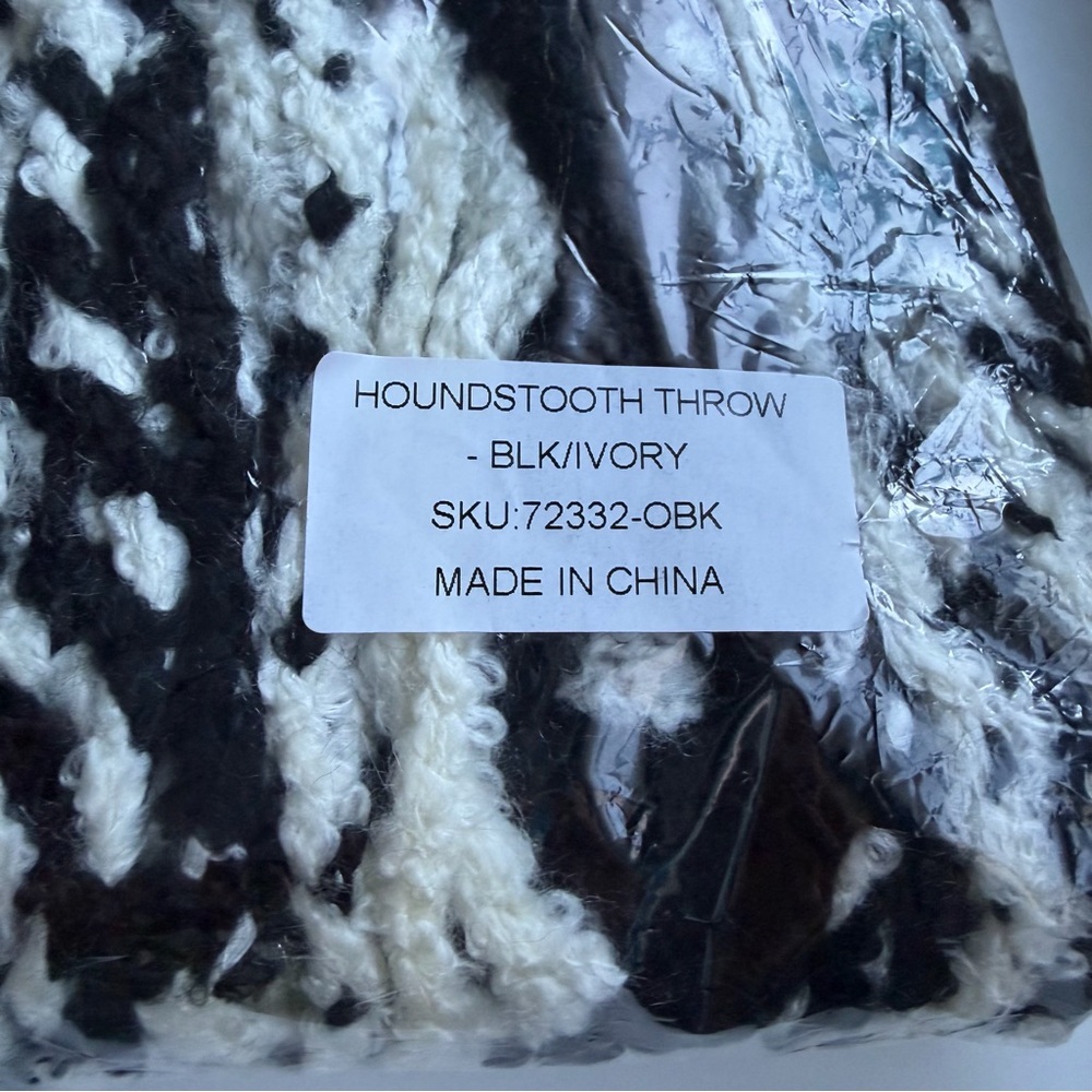 MacKenzie-Childs Black and White Houndstooth Throw - Picture 8 of 8